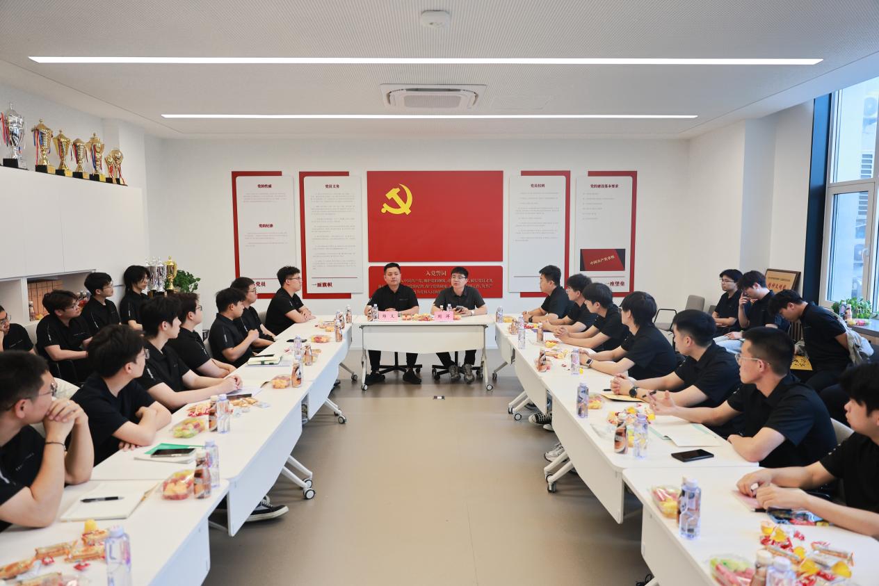 吉利订单班座谈会｜校友刘洋重返华德：为准员工按下“入职倒计时”